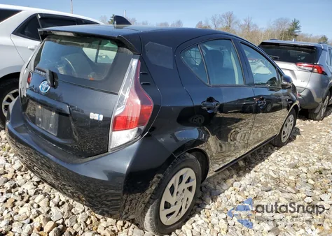 2016 Toyota Prius C z USA, uszkodzony, nr VIN JTDKDTB30G1121024
